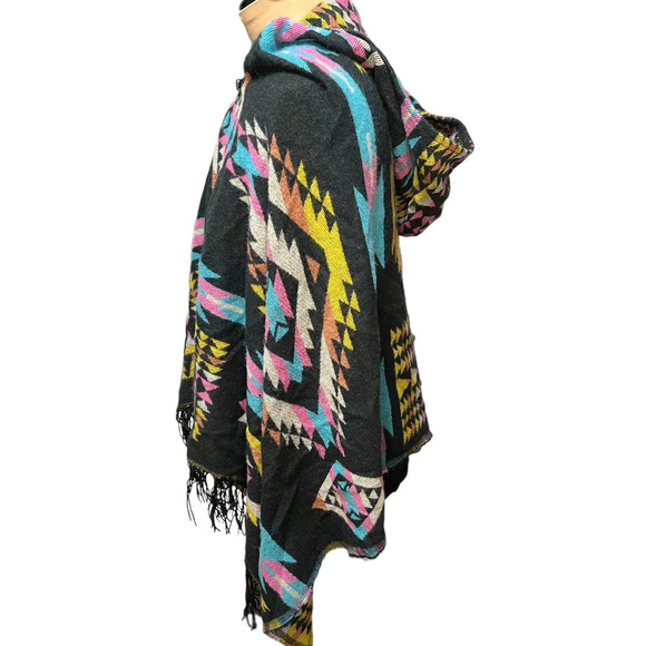 Be Mine NYC Western Print Hooded Poncho, OSFM - Picture 4 of 6